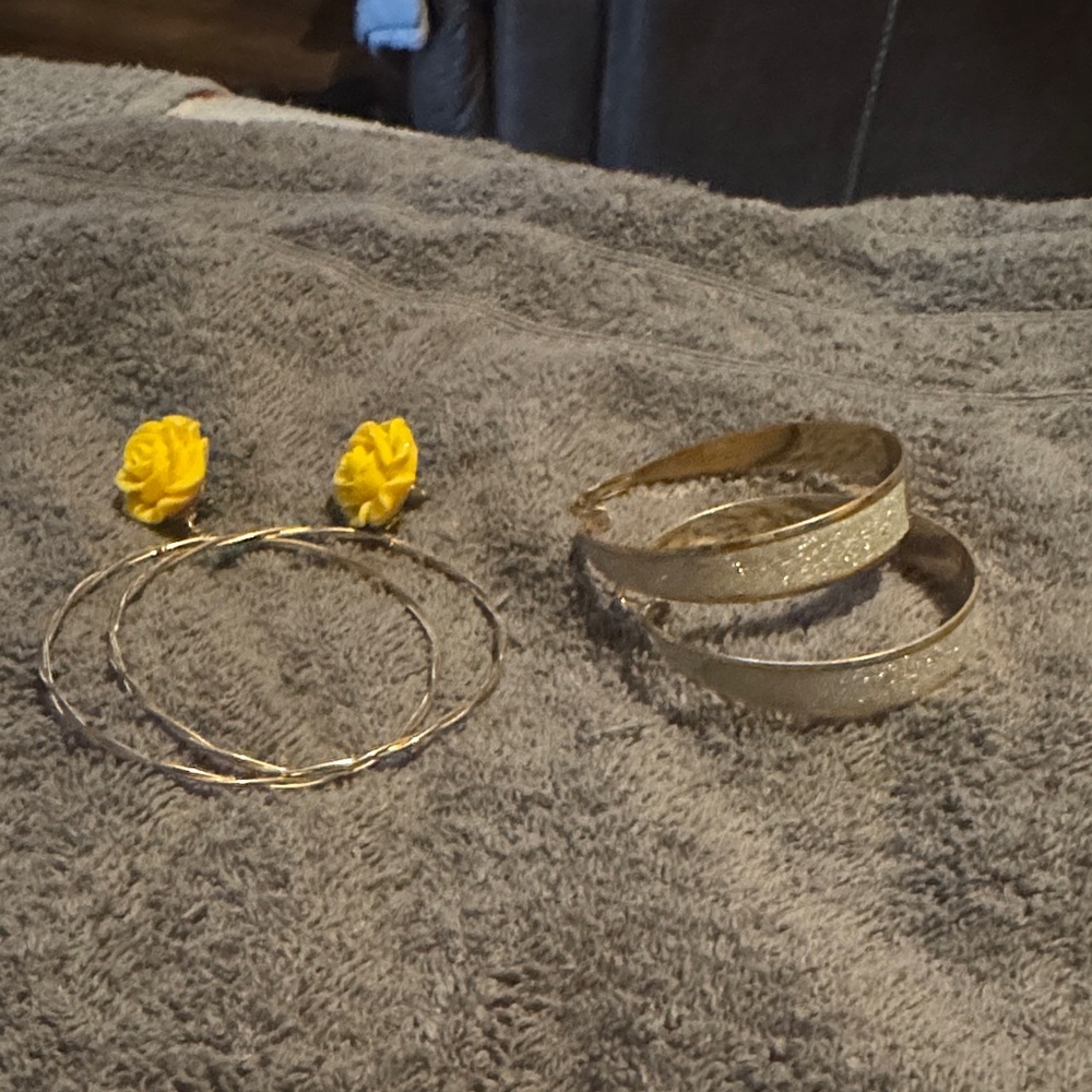 Elegant Gold Like and Yellow Rose Jewelry Set
